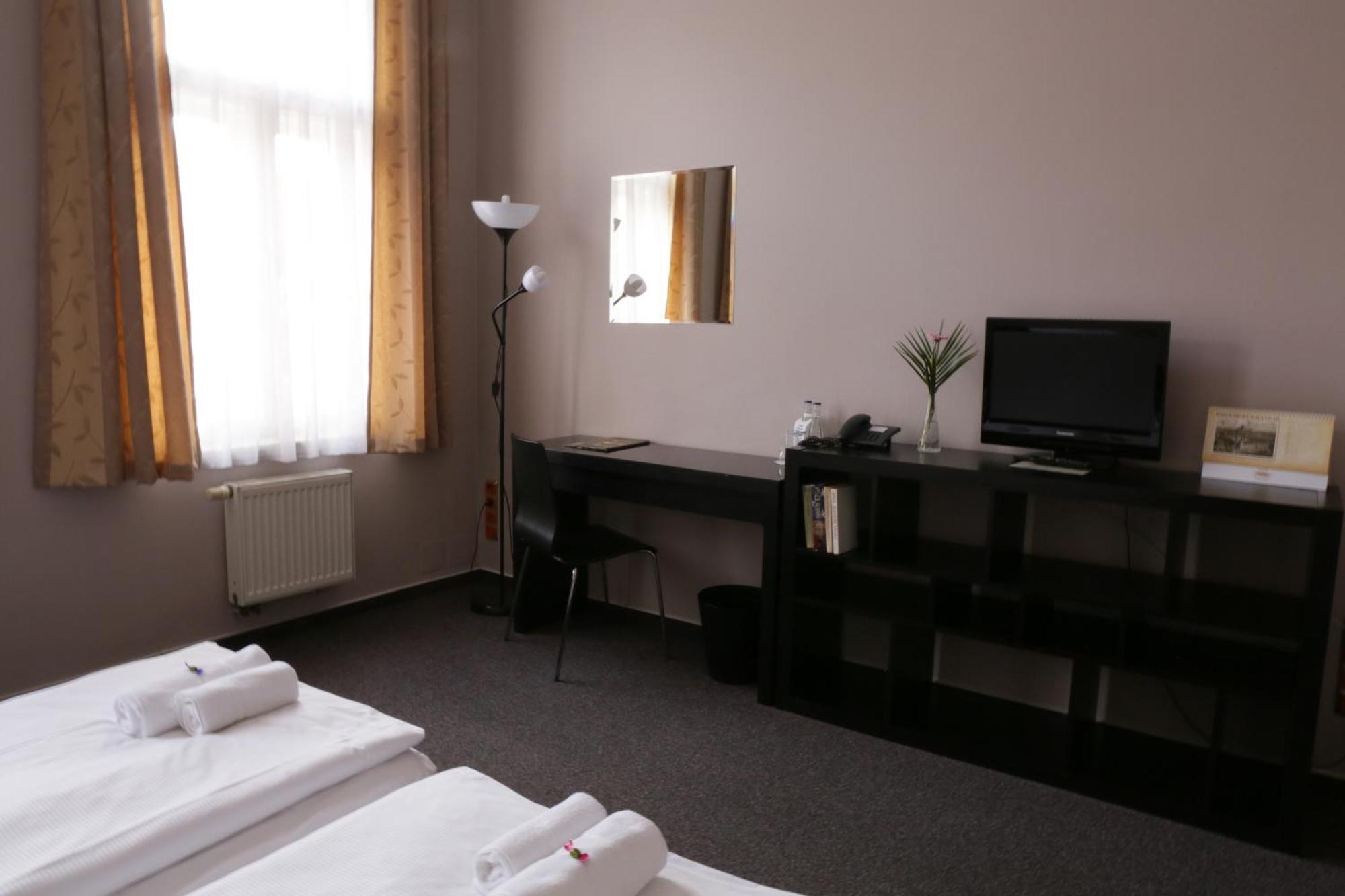 Hotel Zlata Stika Pardubice Luaran gambar