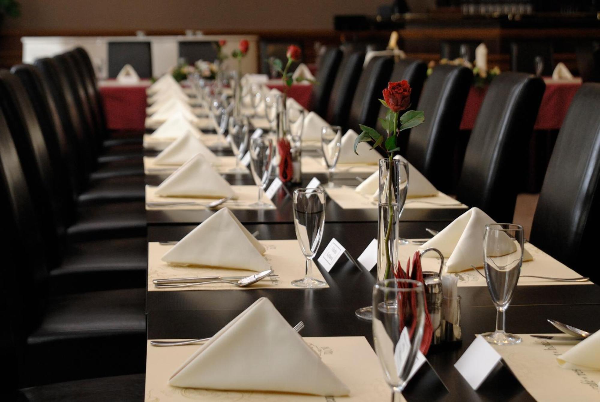 Hotel Zlata Stika Pardubice Luaran gambar