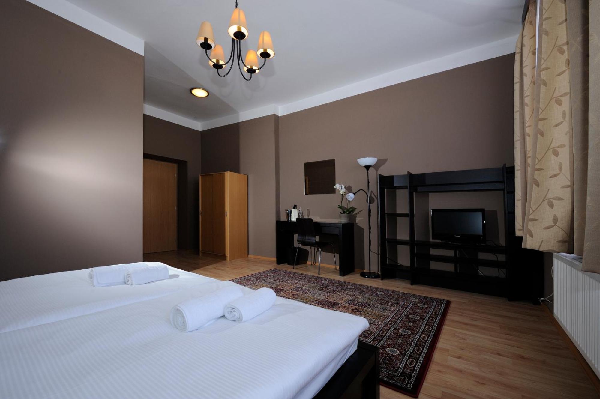 Hotel Zlata Stika Pardubice Luaran gambar
