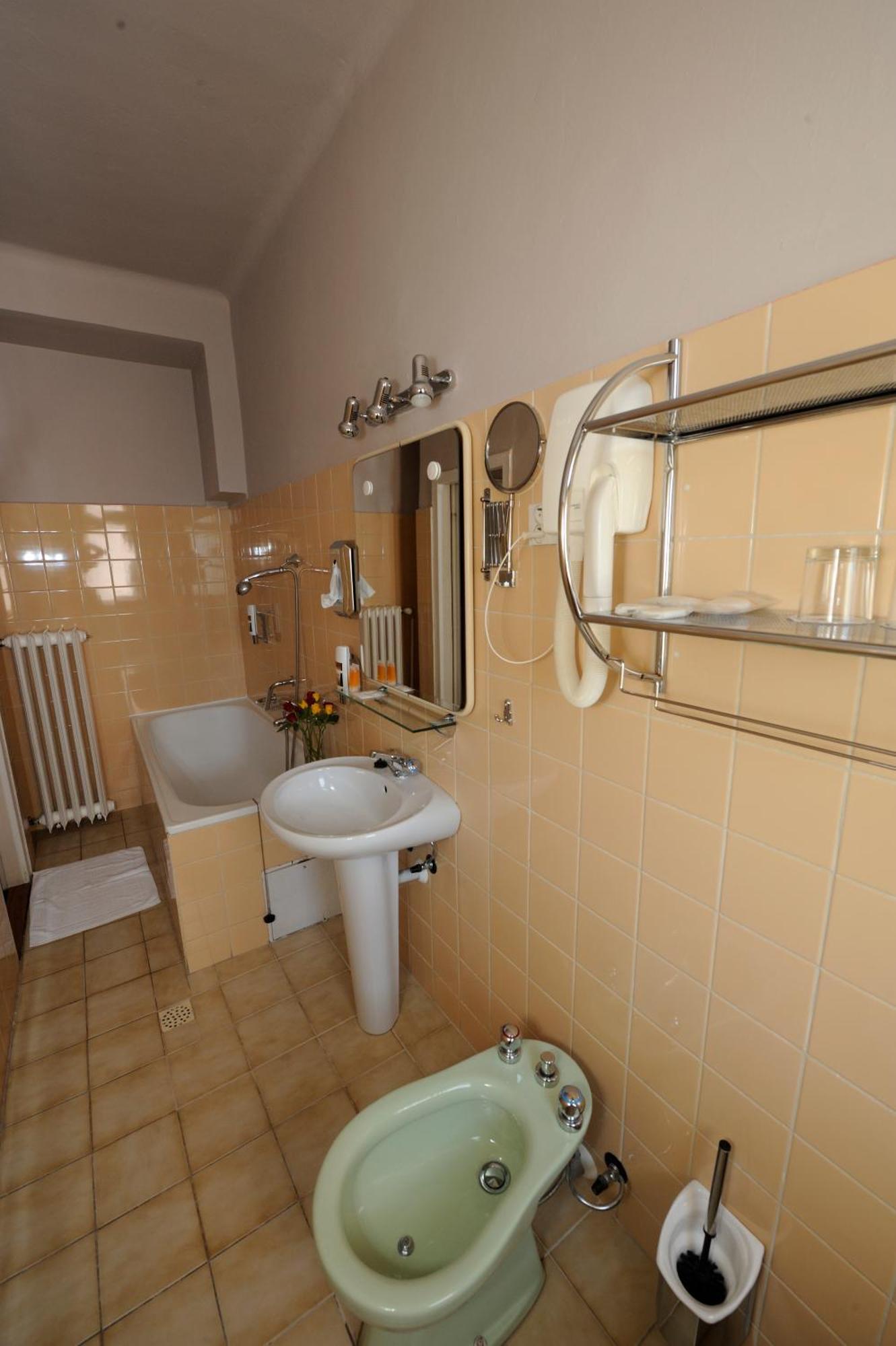 Hotel Zlata Stika Pardubice Luaran gambar