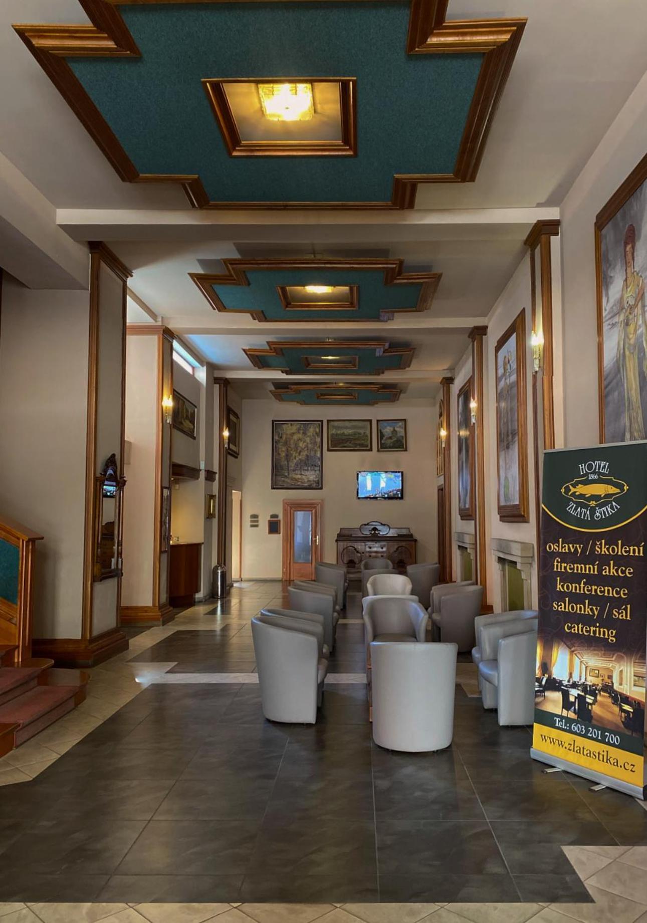 Hotel Zlata Stika Pardubice Luaran gambar