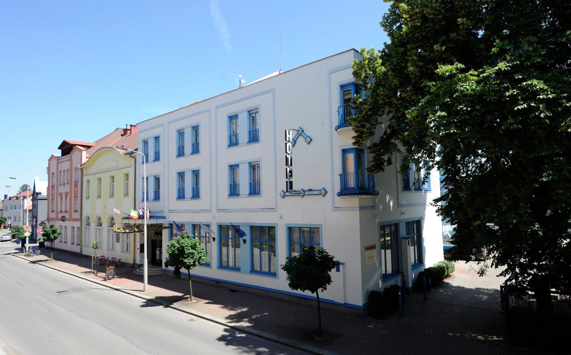 Hotel Zlata Stika Pardubice Luaran gambar