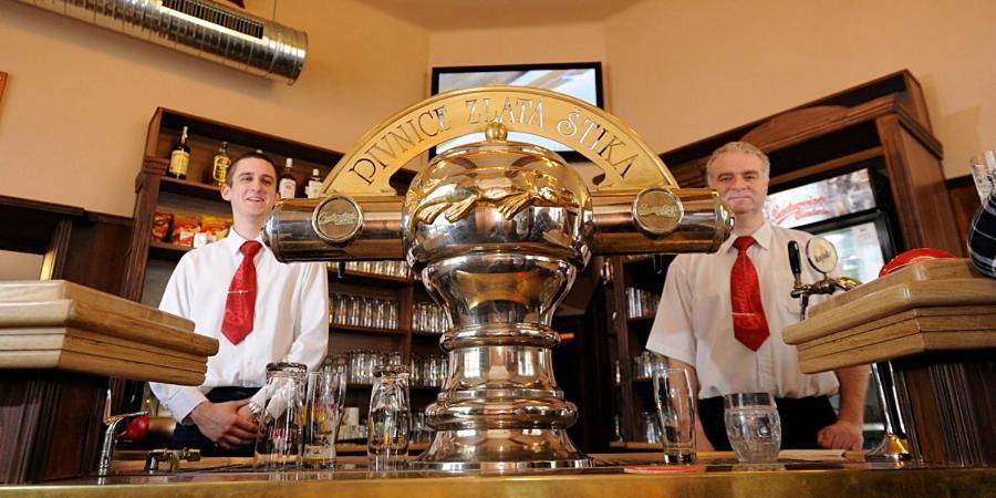 Hotel Zlata Stika Pardubice Luaran gambar