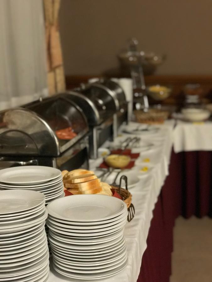 Hotel Zlata Stika Pardubice Luaran gambar